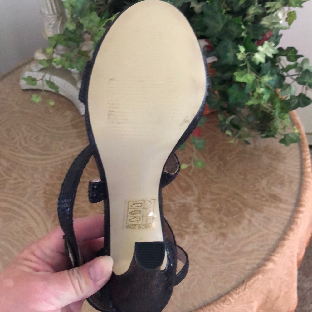 Never worn M068 strapping heels. Sz7.5 - Picture 7 of 7